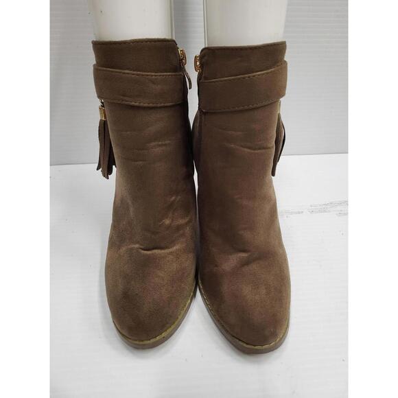 Bucco Capensis Boots Womens Size 7 Taupe Faux Suede Booties Tassel Zip Heel - Picture 1 of 13